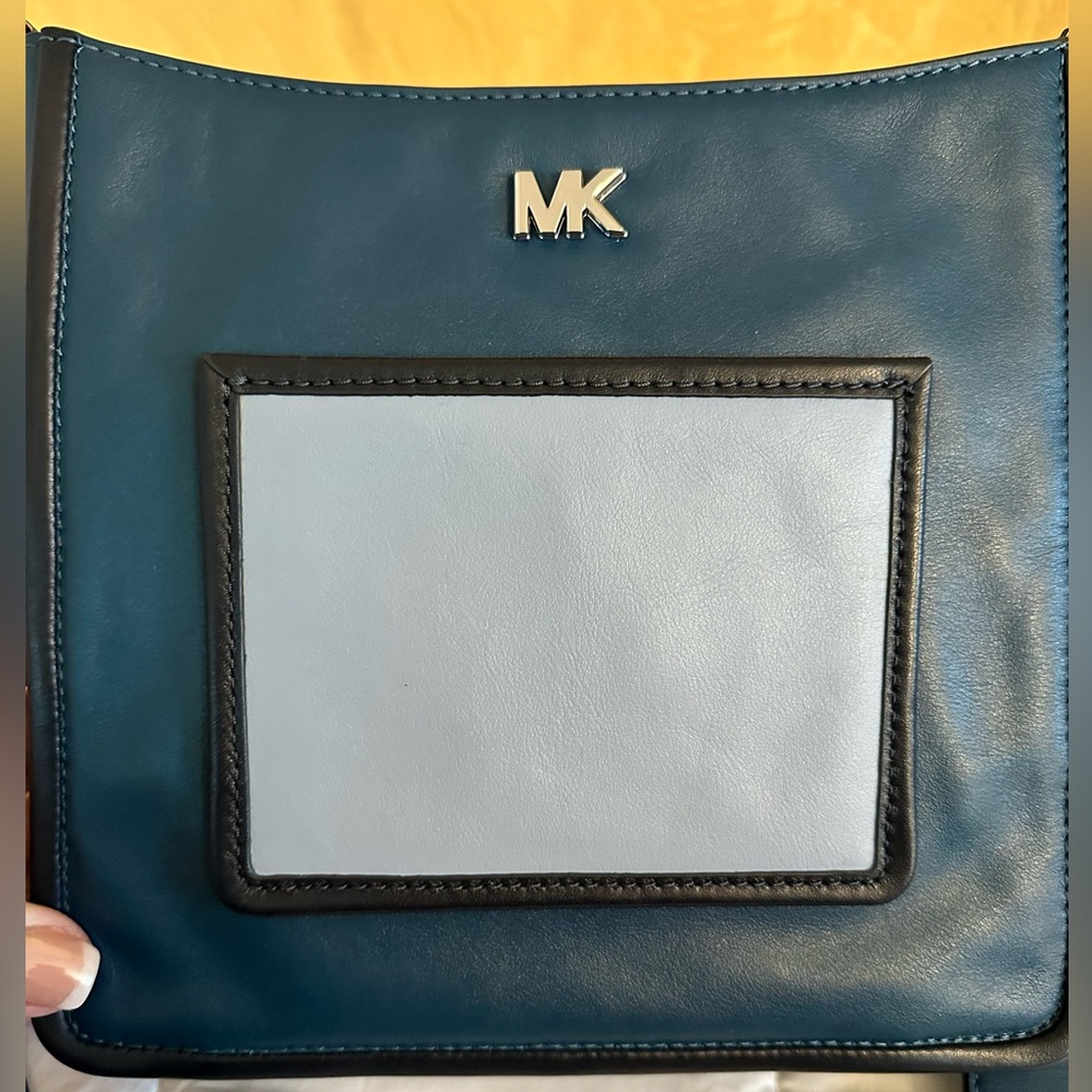 Michael Kors Smooth Leather Crossbody NWOT - Picture 5 of 15